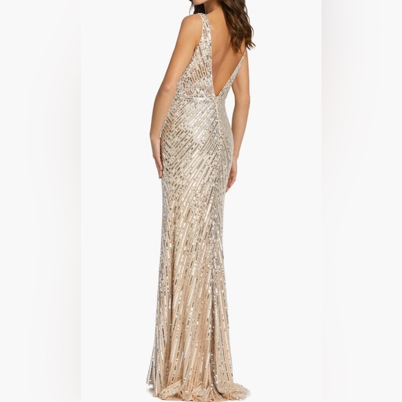 Gorgeous Mac Duggal gown - Picture 2 of 9